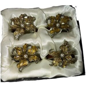 NIB Vintage BOMBAY 4 Napkin Rings SOMERSWORTH Lily Enamel Silver Tone Faux Pearl